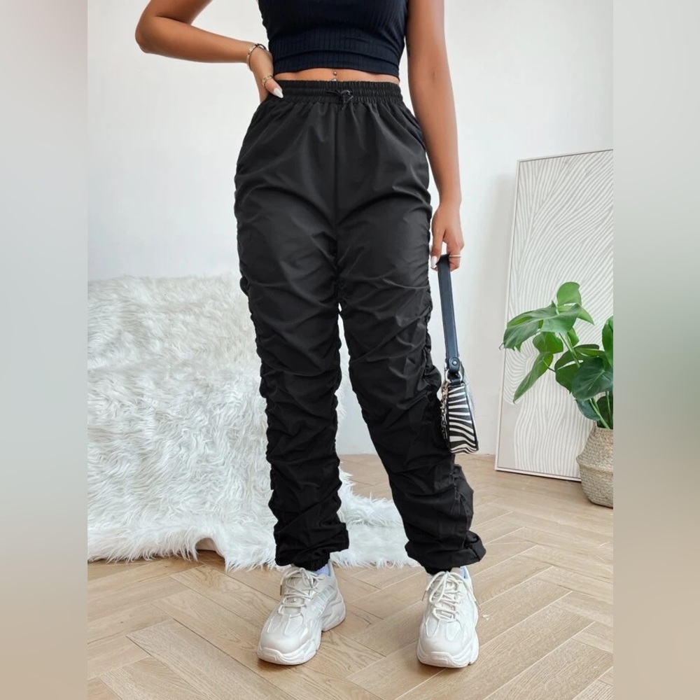 Elastic Waist Ruched Pants                             Color: Black